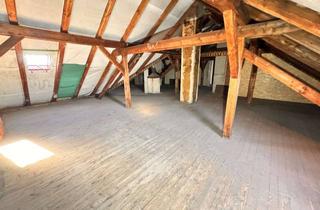 Wohnung kaufen in Landgrabenstraße 19, 90443 Steinbühl, Provisionsfrei – Dachboden zum Ausbau mit Entwicklungspotenzial in Nürnberg