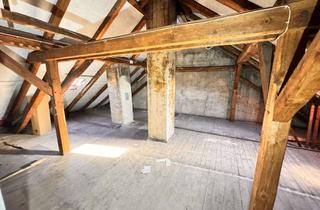 Wohnung kaufen in Landgrabenstraße 19, 90443 Steinbühl, Provisionsfrei – Dachboden zum Ausbau mit Entwicklungspotenzial in Nürnberg