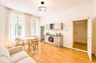 Wohnung kaufen in 12049 Neukölln, Ruhiger Altbauklassiker im Schillerkiez