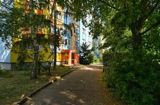 Wohnung mieten in Heinrich-Rau-Str. 16, 39218 Schönebeck, Wir sanieren eine charmante 4-Zimmer-Wohnung für Sie