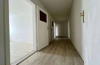 Wohnung mieten in Lidiceplatz, 06844 Innenstadt, 3 Zimmer im Dachgeschoss ab April / Dessau-Roßlau