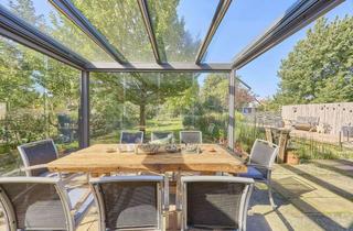 Haus kaufen in 67354 Römerberg, Stilvolles Wohnen in grüner Umgebung: Naturschwimmteich und nachhaltige Technik!