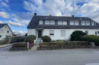 Doppelhaushälfte kaufen in 32756 Detmold, Ein Zuhause mit Perspektive: Doppelhaushälfte auf großem Grundstück mit Bauoption