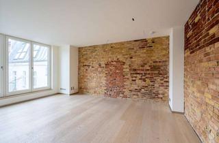 Wohnung kaufen in Wühlischstraße 32, 10245 Friedrichshain, Studio Apartment mit Fahrstuhl im Dachgeschoss eines schönen Altbaus