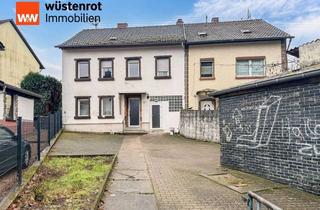 Haus kaufen in 66839 Schmelz, Haus mit Potenzial: Reihenendhaus mit Garten und Garage in Schmelz-Hüttersdorf