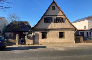 Haus kaufen in 91484 Sugenheim, Sugenheim - Verkaufe: Renovierungsbedürftiges Wohnhaus + Scheune