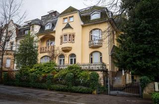 Wohnung kaufen in 79100 Wiehre, Holbeinviertel: Dachgeschoss in denkmalgeschützter Architektenvilla