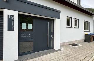 Wohnung mieten in Heinzenberg 19, 56856 Zell, Schicke 2,5-Zimmer-EG-Wohnung mit Garten & EBK in Zell (Mosel)