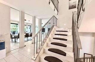 Villa kaufen in 65719 Hofheim am Taunus, HOFHEIMER ARCHITEKTENVILLA Stilvoll, elegant, mit Kamin, Sauna & Einliegerwohnung!