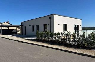 Haus kaufen in 74255 Roigheim, Architektur trifft Aussicht – bezugsfertiger Design-Bungalow in unverbaubarer Hanglage in Roigheim