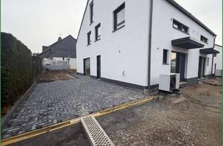 Haus mieten in 51519 Odenthal, Zur Miete: Moderne Doppelhaushälfte - 03/26 bezugsfertig - Garten - Carport in Odenthal-Blecher