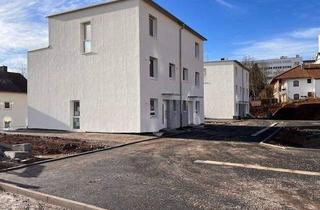 Doppelhaushälfte kaufen in Bahnhofstr. 15-17, 78112 St. Georgen, Sankt Georgen im Schwarzwald - SOFORT BEZUGSFERTIG NEUBAU-Haus (DHH) KFWG 40 A+ Garten-u.Dachterrasse. Keller. 2 Kfz-Stellplätze.