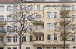 Wohnung kaufen in Prenzlauer Berg, 10409 Prenzlauer Berg, Schöne und vermietete 2-Zimmer-Altbauwohnung mit Balkon in Berlin - Prenzlauer Berg