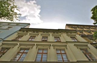 Wohnung kaufen in Karl Marx Straße 28, 12043 Neukölln, Bezugsfreie, sanierte 3-Zimmer-Altbauwohnung mit Balkon – voll möbliert