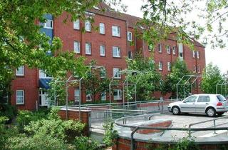 Wohnung mieten in Mangoldtstr. 32, 24106 Wik, Für Studenten ! Nur mit Wohnberechtigungsschein! 2 Zi.Whg in Kiel-Klausbrook ab Ende Februar 2026