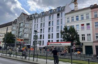 Gewerbeimmobilie kaufen in Berliner Allee, 13088 Weißensee, Weißensee: Berliner Allee: VERMIETETES GEWERBE mit 61 m² im VHS Erdgeschoss: 5 % RENDITE