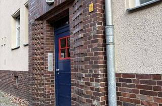 Wohnung kaufen in Prenzlauer Berg, 10439 Prenzlauer Berg, 2-Zimmer Bauhaus-Charm im geschlossenen Innenhof-Ensemble