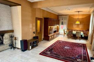 Wohnung kaufen in 77704 Oberkirch, 3-ZIMMEREIGENTUMSWOHNUNG IN RENOVIERUNGSBEDÜRFTIGEM ZUSTAND IN HISTORISCHER VILLA VON OBERKIRCH