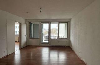 Wohnung mieten in Janusz-Korczak-Straße, 12627 Hellersdorf, Familienwohnung mit Balkon und Wannenbad in Helle-Mitte!