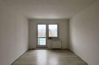 Wohnung mieten in Kastanienallee 84, 12627 Hellersdorf, Frisch sanierte Familienwohnung mit Wannenbad und Balkon!