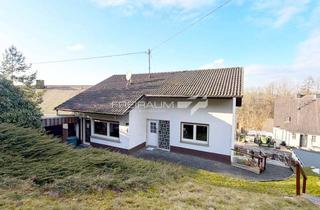 Haus kaufen in 57258 Freudenberg, FREIRAUM4 +++ Charmantes freistehendes EFH mit Garage und Grünfläche in Niederndorf!