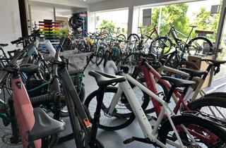 Gewerbeimmobilie kaufen in 83022 Ost, Attraktive Ladeneinheit! Einzigartige, flexibel nutzbare Gewerbeeinheit mit guter Rendite.