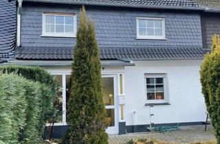 Haus kaufen in 59939 Olsberg, Wohnen, wo andere Urlaub machen!Idyllisch gelegenes Reihenmittelhaus in Naturnähe