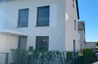 Reihenhaus kaufen in 64589 Stockstadt, Stockstadt am Rhein - Reihenendhaus, 2 Stellplätze, FBH, KFW55, Pool