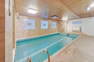 Einfamilienhaus kaufen in 51371 Leverkusen, Leverkusen - Wohnhaus mit Bürotrakt und Pool im Untergeschoss auf rund 118 m² Wohn- und rund 175 m² Bürofläche