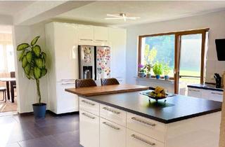 Wohnung kaufen in Freudenstädter Straße 56, 75337 Enzklösterle, Enzklösterle - Stilvolles Wohnen mit Blick ins Grüne - großzügige Wohnung mit zwei Balkonen