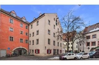 Wohnung kaufen in 93047 Innenstadt, Historische Altbauwohnung mit Galerie & Balkon – Wohnen im Herzen von Regensburg