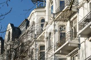 Wohnung kaufen in 20149 Harvestehude, Lichtdurchflutete Altbauwohnung mit Zugang zum Isebekkanal in HH-Harvestehude