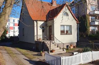 Einfamilienhaus kaufen in 17033 Stadtgebiet West, Einfamilienhaus mit Garage – nur wenige Gehminuten zum Tollensesee und ins Stadtzentrum
