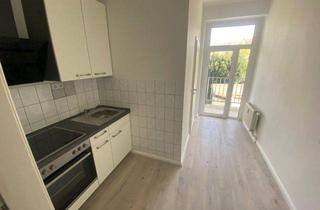 Wohnung mieten in Albrechtstraße 31, 09130 Chemnitz, FREI ab 1.5.26 - EBK inklusive / 2. OG / Balkon an der Küche / Bad mit Dusche