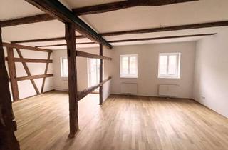 Haus kaufen in Rinderbacher Gasse 22A, 73525 Schwäbisch Gmünd, Exklusive 4,5-Zi-Wohnung als eigene Hauseinheit mit sonnigem Balkon für gehobene Wohnansprüche