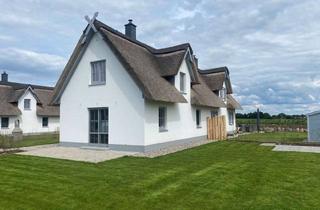 Immobilie mieten in De Poeler Drift, 23968 Zierow, Reetdach-Doppelhaushälfte in Ostsee-Strandnähe - voll möbliert