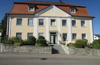 Wohnung mieten in Nördlingerstr. 30, 86655 Harburg, Harburg 3 ZKB und Wintergarten in tollem Herrenhaus mit Burgblick