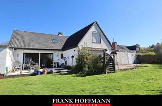 Haus kaufen in 24641 Sievershütten, Sanierungsbedürftiges Zweifamilienhaus auf großzügigem Grundstück in Sievershütten