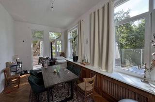 Anlageobjekt in 23556 St. Lorenz Nord, Faktor 14,7: Bereits modernisiertes 3 Parteienhaus mit 2 Garagen (2 Einheiten frei)