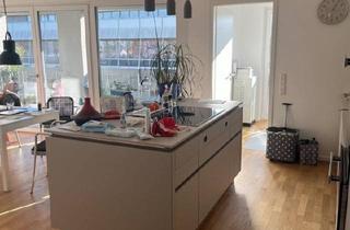 Wohnung kaufen in 71636 Ludwigsburg, Ludwigsburg - Neuwertige (2023) 2-Zi Dachgeschosswohnung mit Balkon