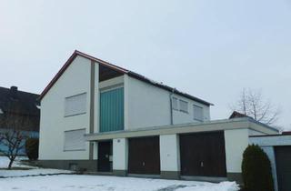 Haus kaufen in 97523 Schwanfeld, Schwanfeld - Zweifamilienhaus mit großem Garten