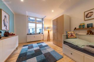 Wohnung kaufen in 45136 Rüttenscheid, Ein Zuhause für Liebhaber: Stilvolle Altbauwohnung mit besonderem Flair