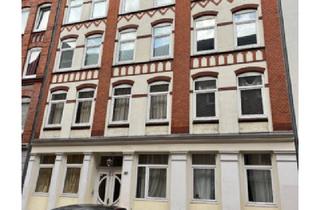 Wohnung kaufen in 24114 Kiel, Kiel - Vermietete Altbauwohnung mit Balkon (von privat)