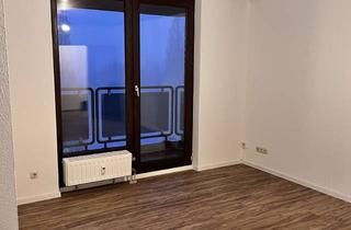 Wohnung mieten in 42653 Gräfrath, 1-Zimmer-Wohnung mit Balkon, Aufzug, Stellplatz & Einbauküche