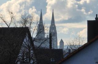 Wohnung kaufen in 93059 Regensburg, Regensburg - Exklusives wohnen nahe DEZ-Dachgeschosswohnung mit Firsthöhe &Dom