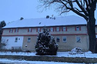 Haus kaufen in 07937 Zeulenroda-Triebes, Zeulenroda-Triebes - Ländliches Wohngebäude mit zwei Wohnungen und Wirtschaftsfläche