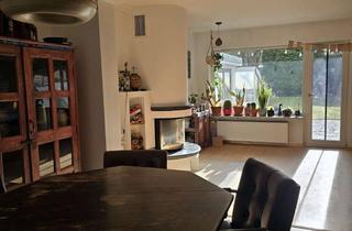 Wohnung mieten in Kronacher Straße, 81549 Obergiesing, WOHNGEMEINSCHAFT/SHARED HOUSE!!! Dachgeschosszimmer in 4er Haus- WG mit eigenem Bad