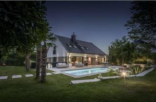 Haus kaufen in 61462 Königstein, SOFORT BEZUGSFERTIGES Familienhaus mit Outdoor-Wellnessoase in traumhafter Lage von Falkenstein