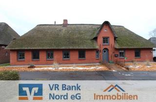 Haus kaufen in 25920 Risum-Lindholm, Charmantes Friesenhaus unter Reet in attraktiver Ortskern-Sackgassenlage