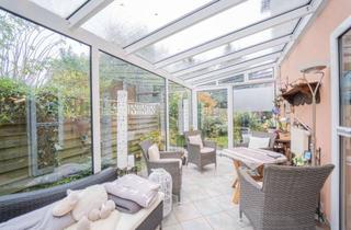 Haus kaufen in 22457 Schnelsen, Charmantes, energieeffizientes Reihenendhaus auf sonnigem Grundstück mit Carport in begehrter Lage.